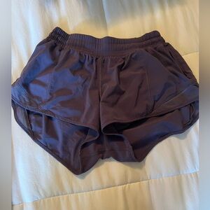 Lululemon Hotty hot low-rise 2.5” short